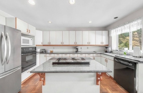 Delta House | Spacious cozy house near ferry and beach