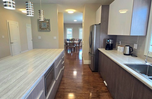 Doon South House | Spacious Doon Retreat | Sleeps 8 | Private Yard | Near 401