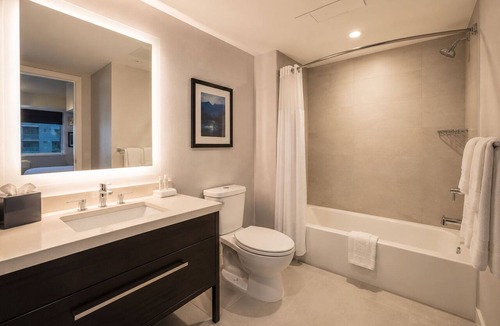 Church and Wellesley Apartment | Spacious Downtown 2BR Apartment for Four