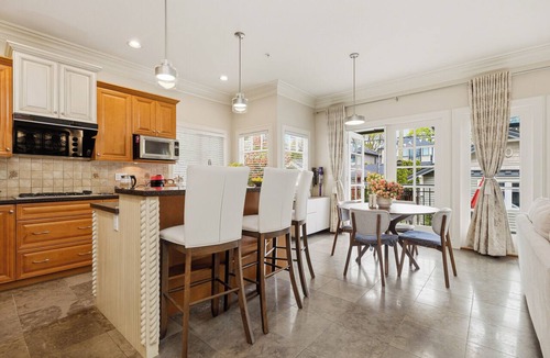 West Side House | Spacious Elegant Family Retreat | Near UBC & DT