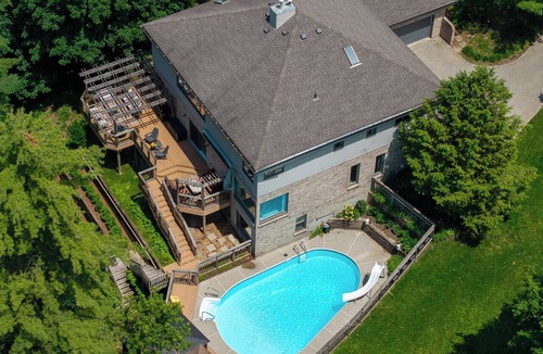 Thames Centre House | Spacious Forest Retreat w/Pool | Sleeps 16