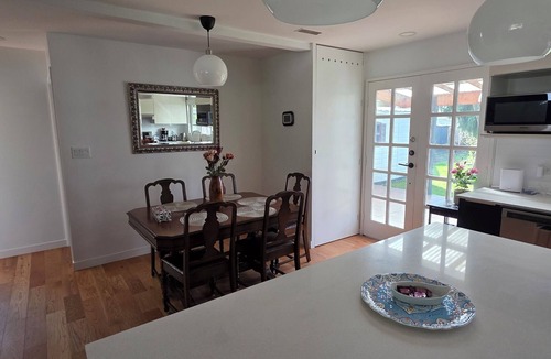 Vancouver House | Spacious Fully Furnished 3BR Home in North Vancouver Near Downtown