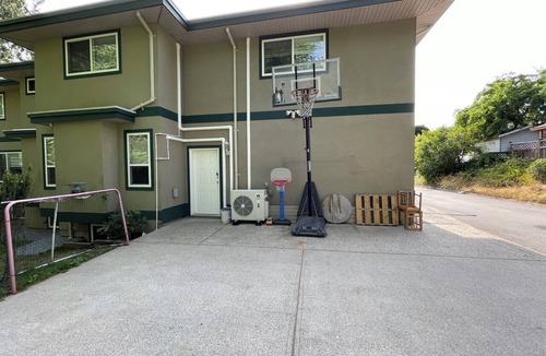 Coquitlam House | Spacious Guest Suite in Coquitlam