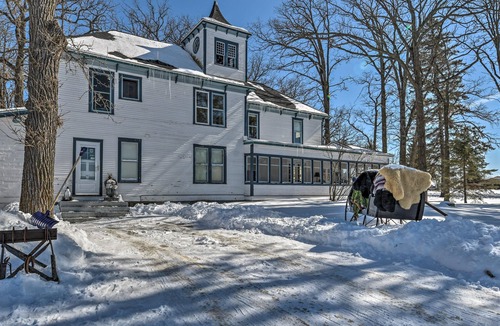 Backus House | Spacious Home Easy Walk to Pine Mtn Lake!