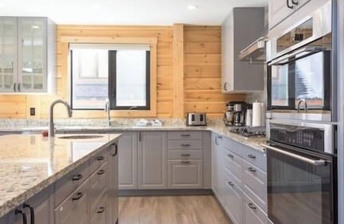 Fernie Apartment | Spacious home on ski hill/Bike Storage/Air con