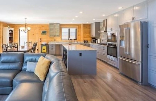 Fernie Apartment | Spacious home on ski hill/Bike Storage/Air con