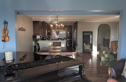 Coquitlam House | Spacious home with view. Quick Highway access. Ample Parking. 3 month rentals.