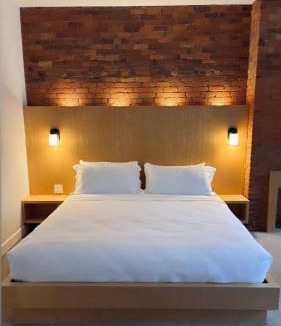 Downtown St. John's House | Spacious King Room at The Franklin Hotel Downtown
