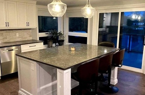 Selwyn Cottage | Spacious Lakefront Cottage with Private Boat Launch on Chemong Lake, Near Peterborough, Ontario
