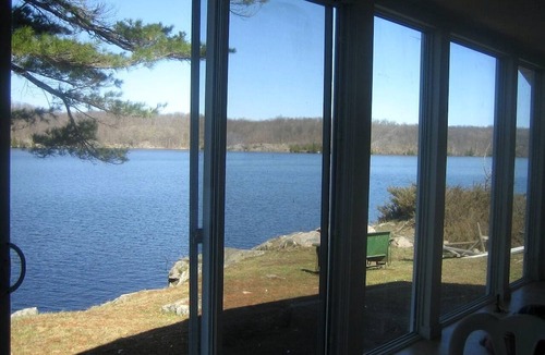 Frontenac House | Spacious Lakefront Cottage Rental for Group Getaway on a Resort near Kingston, Ontario