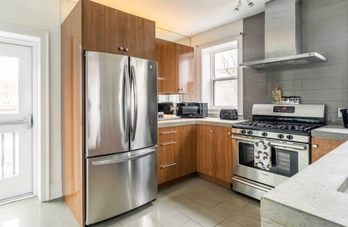 Leslieville Apartment | Spacious Loft, Leslieville Neighbourhood—Sleeps 5