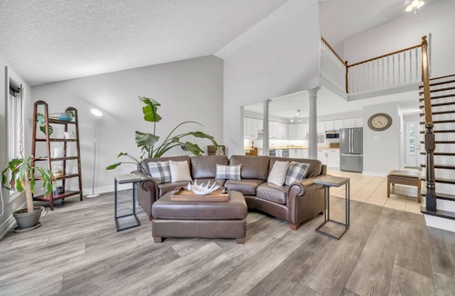 Elora House | Spacious loft Townhouse