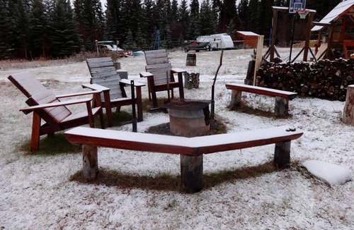 Whitehorse House | Spacious Log Cabin near Mountains and Little Atlin Lake in Yukon, Canada