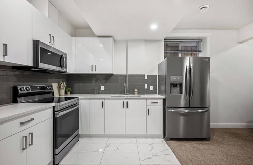 Southeast Calgary Apartment | Spacious Modern 3 Bedroom Basement Suite