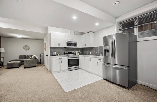 Southeast Calgary Apartment | Spacious Modern 3 Bedroom Basement Suite