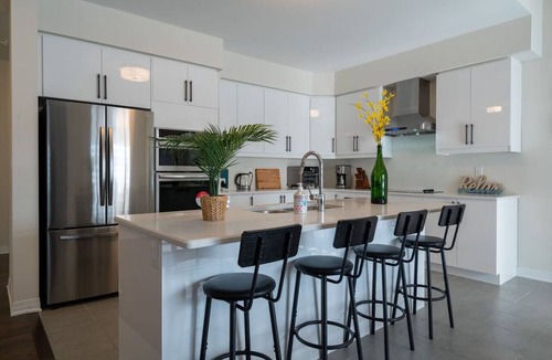 Severn House | Spacious Modern Orillia Family Retreat- Hot Tub
