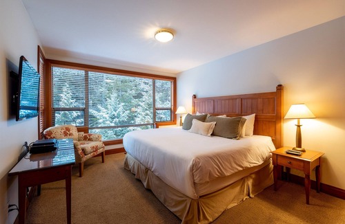 Whistler House | Spacious Montebello Townhome with Mountain Views hosted by Whistler Ideal