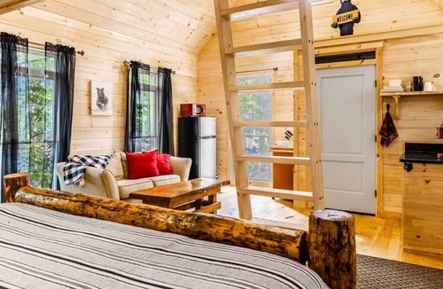 Otis House | Spacious Private Lake Retreat + 2 Guest Houses