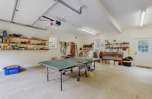 Freeport House | Spacious retreat with peaceful seclusion, Wifi, Patio & BBQ Grill