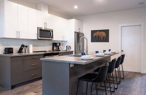 Revelstoke Apartment | Spacious Revelstoke rental near ski hill and downtown, with private hot tub, full kitchen, and comfortable living areas for up to 5 guests.