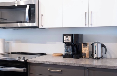 Revelstoke Apartment | Spacious Revelstoke rental near ski hill and downtown, with private hot tub, full kitchen, and comfortable living areas for up to 5 guests.