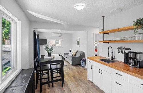 Lake Cowichan Hotel | Spacious Riverside Suite | Kitchenette, BBQ, Dock