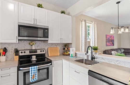 Regal Palms House | Spacious Townhome - 2 King Suites - Pool Access - No Resort Fees - Disney
