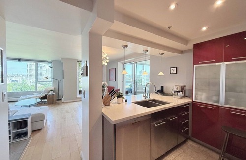 Downtown Vancouver Apartment | Spacious Yaletown Sub-Penthouse | Water Views, Huge Patio, Seawall, Great Dining