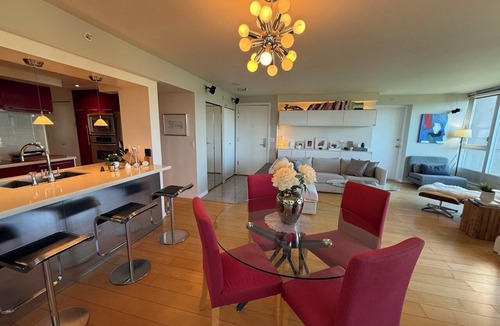 Downtown Vancouver Apartment | Spacious Yaletown Sub-Penthouse | Water Views, Huge Patio, Seawall, Great Dining