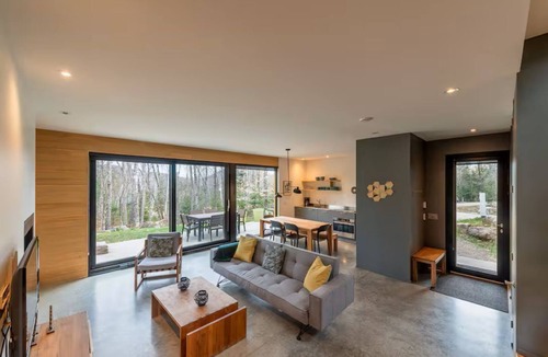 Lac Superieur Village Ski Chalet | SpaHaus Chris North Side Tremblant CITQ 291826 Please note there is no hot tub