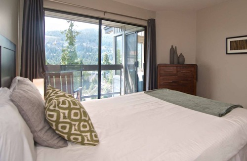Blueberry Hill Condo | Spectacular 3 bed/2 bath Penthouse with Mtn Views