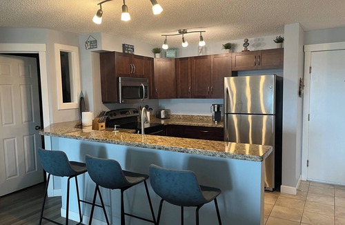 Invermere Condo | Spectacular Lake, Mountain, and Wetland View Condo 2BD + Den(w/door) Bunks