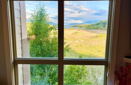 Invermere Condo | Spectacular Lake, Mountain, and Wetland View Condo 2BD + Den(w/door) Bunks