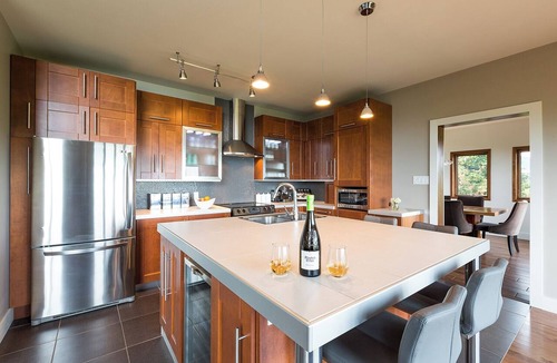 Saint-Joseph-de-la-Rive House | Splendid terrace flirting with the mountain