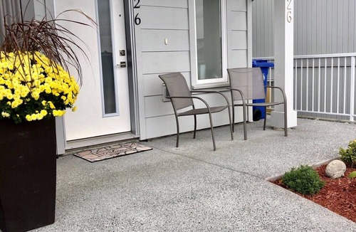 Sooke House | Spotless Pet Friendly Suite in Sooke
