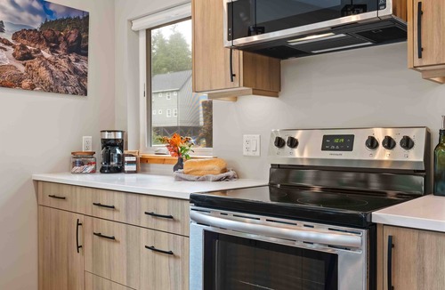 Ucluelet Cabin | SS#3 Paddler-Cozy, Modern, Spring Cove View, Sauna