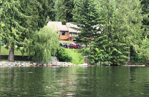 Anglemont Resort | St. Ives North Shuswap Resort on waterfront