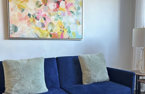 Southwest Calgary Apartment | Stampede |BMO | Stanley Park | Sleeps 6
