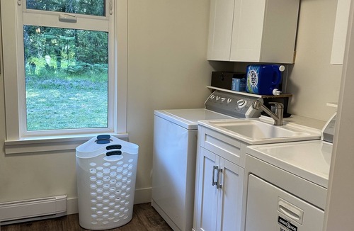 Regional District of Nanaimo House | Star gazing double soaker tub 15 mins to beaches, hiking, biking and restaurants