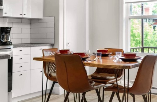 Rosemont-La Petite-Patrie Apartment | Star Pop Art | Chic & vibrant - 1 Bdr