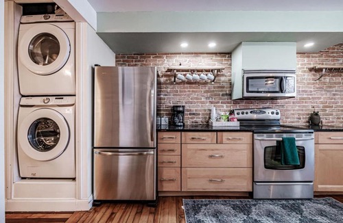 Parkside Apartment | State of Charm - Historic West End Haven