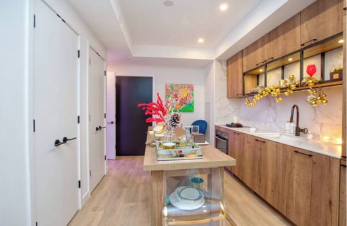 Wellington Place Apartment | Stay in Style Like Taylor Swift – Chic 1-Bedroom Hideaway with Iconic City Views