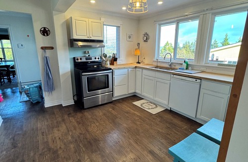 Torbay House | Stay on the Coast | Steps to EC Trails, Private Torbay Retreat | Family Friendly