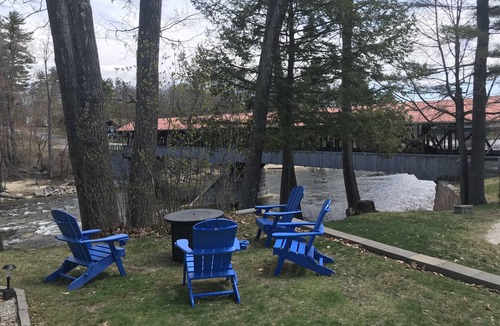North Conway House | Stay On The Saco River Next To A Covered Bridge - 2pm Check in/out