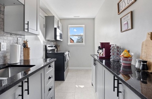 Walkerville Apartment | Stay Together with the Privacy of Two Fully Equipped Apartments