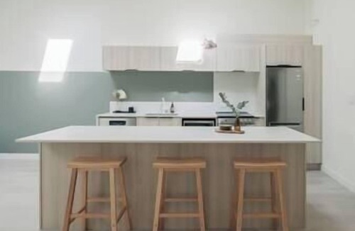 Downtown Eastside Apartment | Staycation in New 1-Bedroom Condo, Japantown