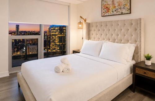Garden District Apartment | StayToronto - Modern 2BR Spacious Stay - Prime Location