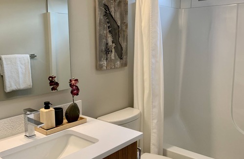 Courtenay House | Steps away from the beach with endless views