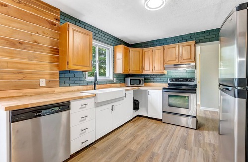 Minden House | Steps from South Lake, on 9 acres surrounded by Haliburton highlands.