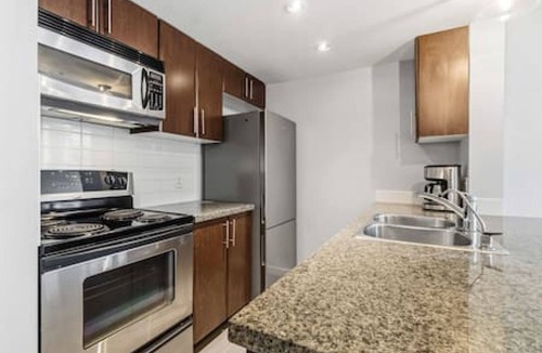 Crosstown Apartment | Steps to Rogers Arena | Stylish 1BR Downtown Condo